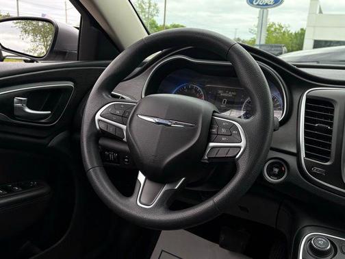 2015 Chrysler 200 LX