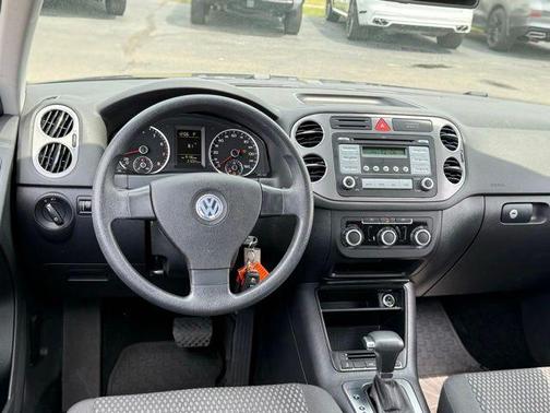 Deep Black Metallic 2010 Volkswagen Tiguan S