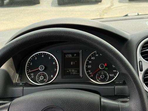 Deep Black Metallic 2010 Volkswagen Tiguan S