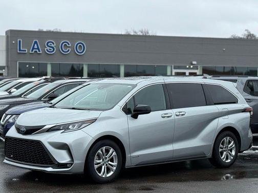 2021 Toyota Sienna XSE 7 Passenger