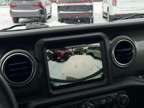 2023 Jeep Wrangler 4-Door Sahara