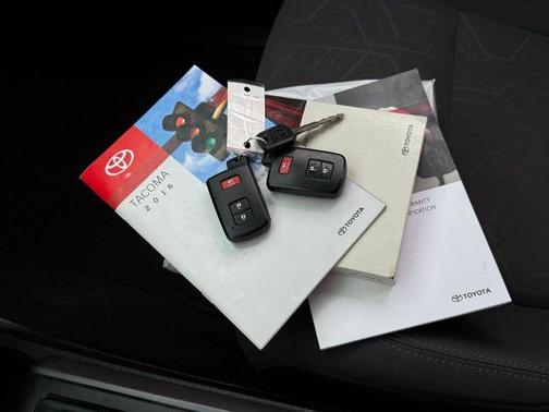 2016 Toyota Tacoma SR