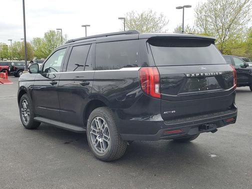 Agate Black Metallic 2026 Ford Expedition Active