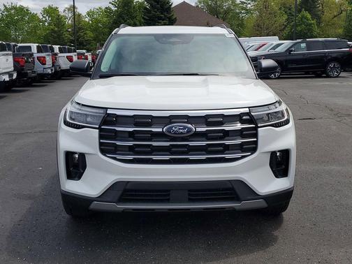 Star White Metallic Tri-Coat 2026 Ford Explorer Active