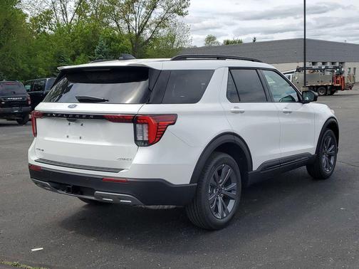 Star White Metallic Tri-Coat 2026 Ford Explorer Active