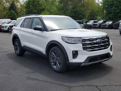 Star White Metallic Tri-Coat 2026 Ford Explorer Active