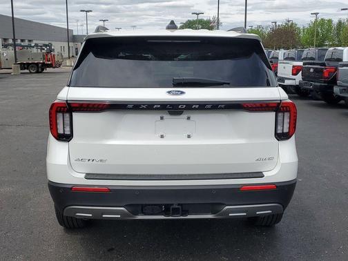Star White Metallic Tri-Coat 2026 Ford Explorer Active
