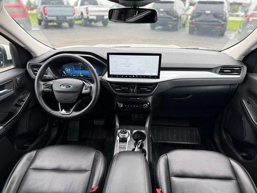 Star White Metallic Tri-Coat 2023 Ford Escape Platinum