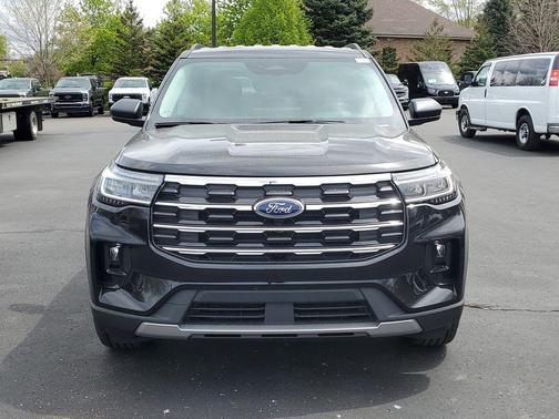 Agate Black Metallic 2026 Ford Explorer Active