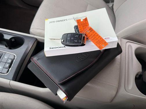 2016 Kia Sedona LX