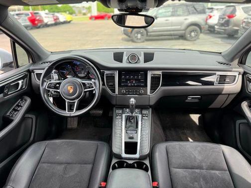Rhodium Silver Metallic 2017 Porsche Macan Macan