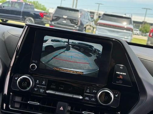 Magnetic Gray Metallic 2025 Toyota Highlander XSE