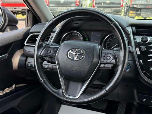 2019 Toyota Camry Hybrid SE
