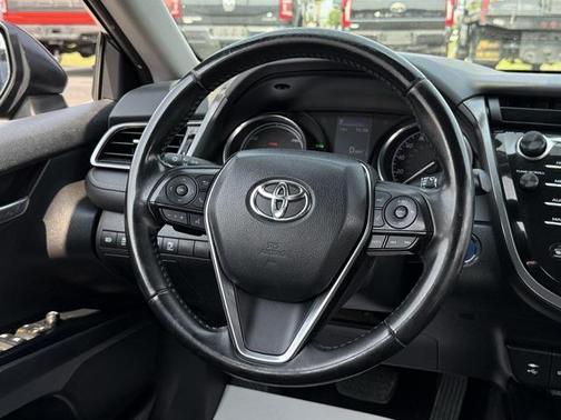 2019 Toyota Camry Hybrid SE