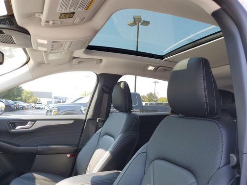 2025 Ford Escape PHEV SE