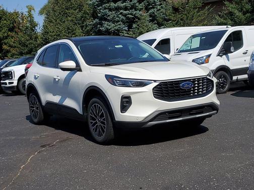 2025 Ford Escape PHEV SE
