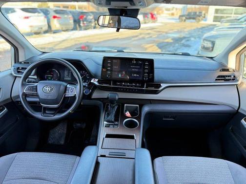 2021 Toyota Sienna LE