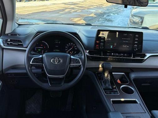 2021 Toyota Sienna LE