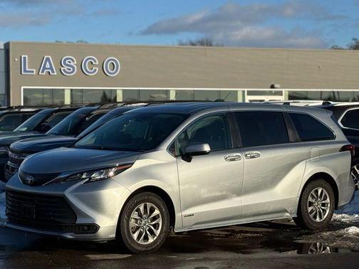 2021 Toyota Sienna LE
