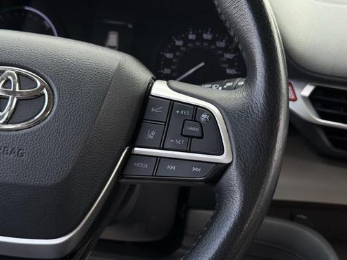 2021 Toyota Sienna XLE 8 Passenger
