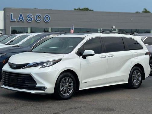 2021 Toyota Sienna XLE 8 Passenger