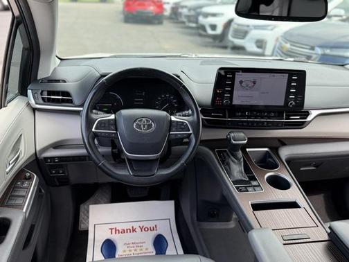 2021 Toyota Sienna XLE 8 Passenger
