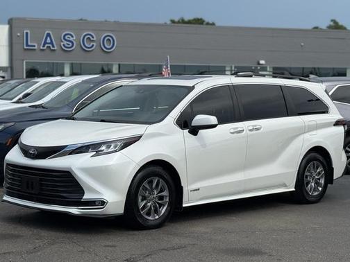 2021 Toyota Sienna XLE 8 Passenger