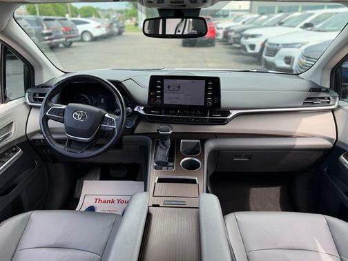 2021 Toyota Sienna XLE 8 Passenger