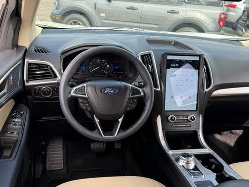 Star White Metallic Tri-Coat 2023 Ford Edge SEL
