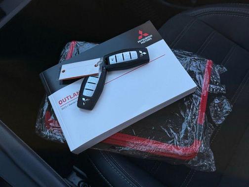 2023 Mitsubishi Outlander PHEV SE S-AWC