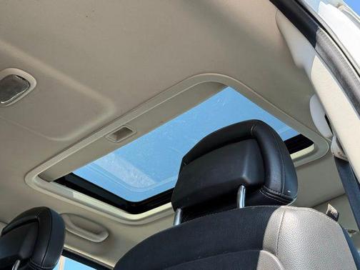 Bright White Clearcoat 2015 Jeep Patriot High Altitude Edition