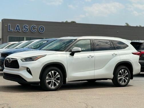 Wind Chill Pearl 2022 Toyota Highlander XLE