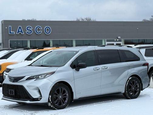 2021 Toyota Sienna XSE 7 Passenger
