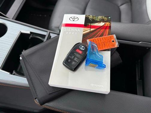 2021 Toyota Sienna XSE 7 Passenger