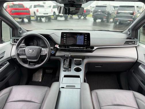 2021 Toyota Sienna XSE 7 Passenger