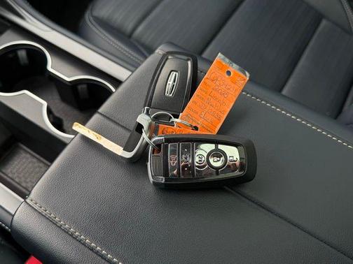 Infinite Black Metallic Clearcoat 2025 Lincoln Nautilus Reserve