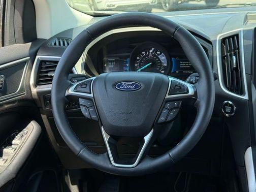 Black Metallic 2024 Ford Edge SEL