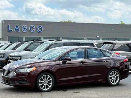Burgundy Velvet Metallic Tinted Clearcoat 2017 Ford Fusion SE