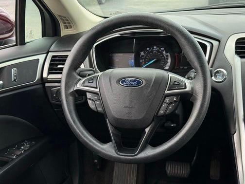 Burgundy Velvet Metallic Tinted Clearcoat 2017 Ford Fusion SE