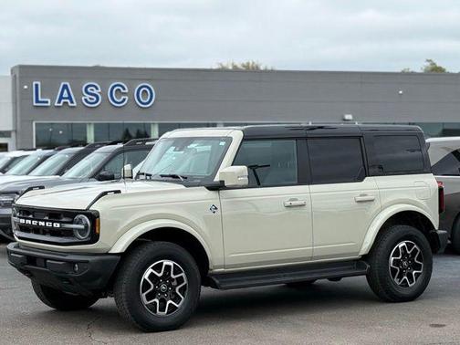Desert Sand 2025 Ford Bronco Outer Banks
