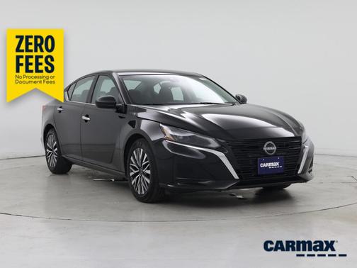 Black 2025 Nissan Altima SV