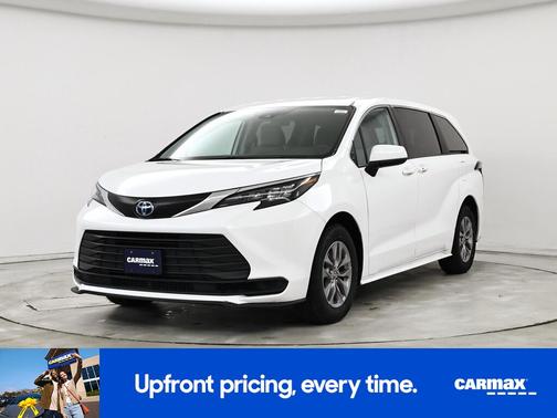 2024 Toyota Sienna LE