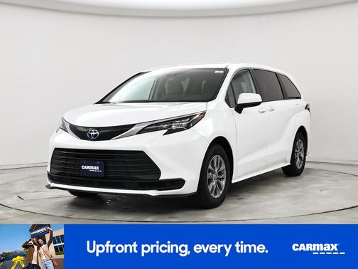 2024 Toyota Sienna LE