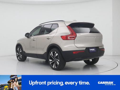 2023 Volvo XC40 B5 Ultimate Dark Theme