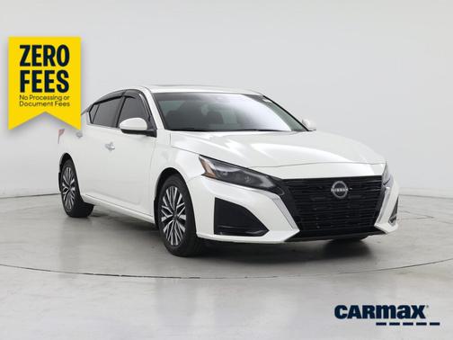 White 2024 Nissan Altima SV