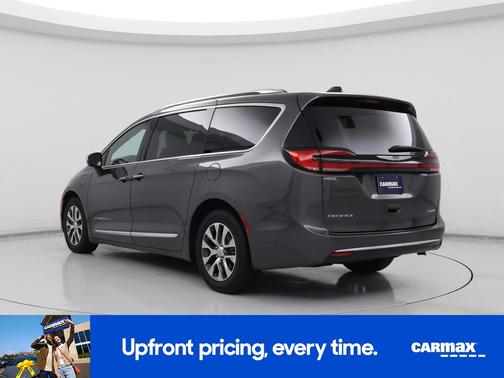 Gray 2023 Chrysler Pacifica Hybrid Pinnacle