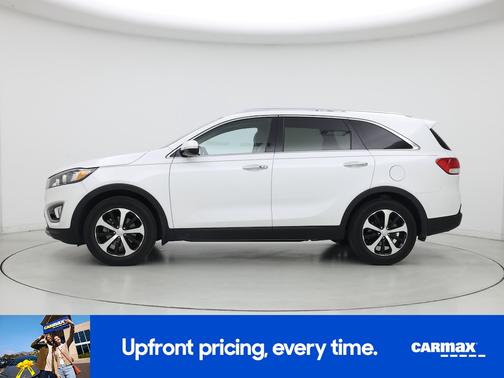 White 2018 Kia Sorento EX