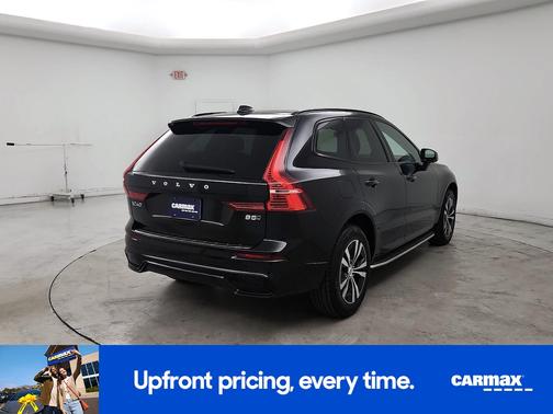 2024 Volvo XC60 B5 Core Dark Theme
