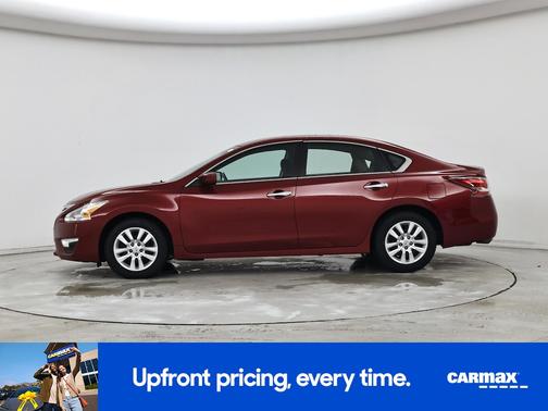 Red 2015 Nissan Altima S