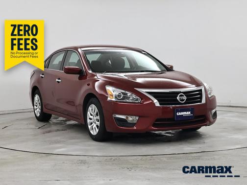 Red 2015 Nissan Altima S